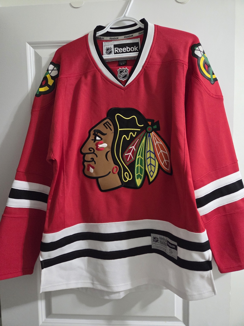 Reebok Men’s Red Chicago Blackhawks NHL Hockey Reebok Jersey